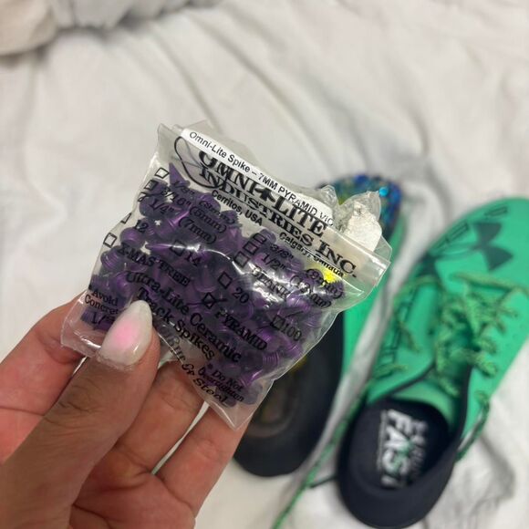 UNDER ARMOUR Green Black Chrome Spikes Running Track Women's Trainer Shoes Sz 8 - Picture 2 of 2